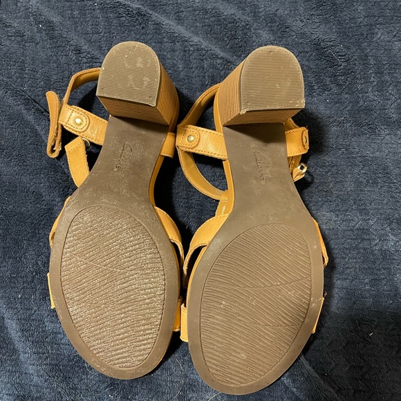 Tan Strappy Clarks Heels - Picture 3 of 8